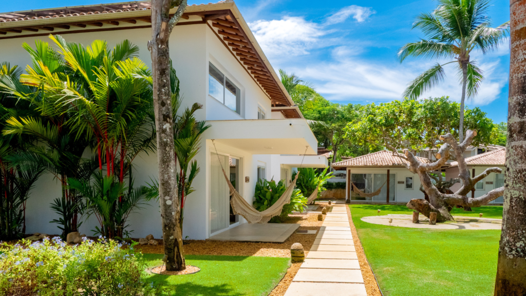 Why Arraial d’Ajuda Appeals to Luxury Travelers Seeking Privacy and Depth