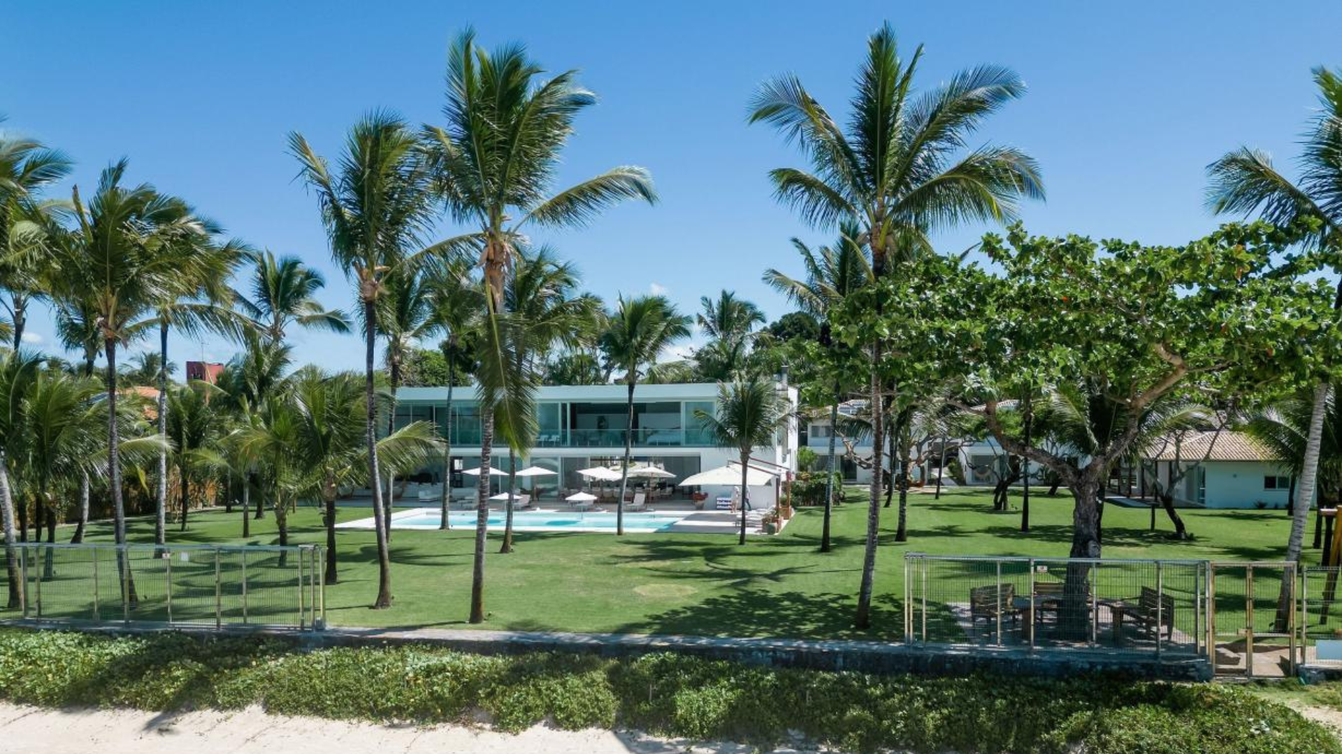 Beachfront Villa Arraial d’Ajuda