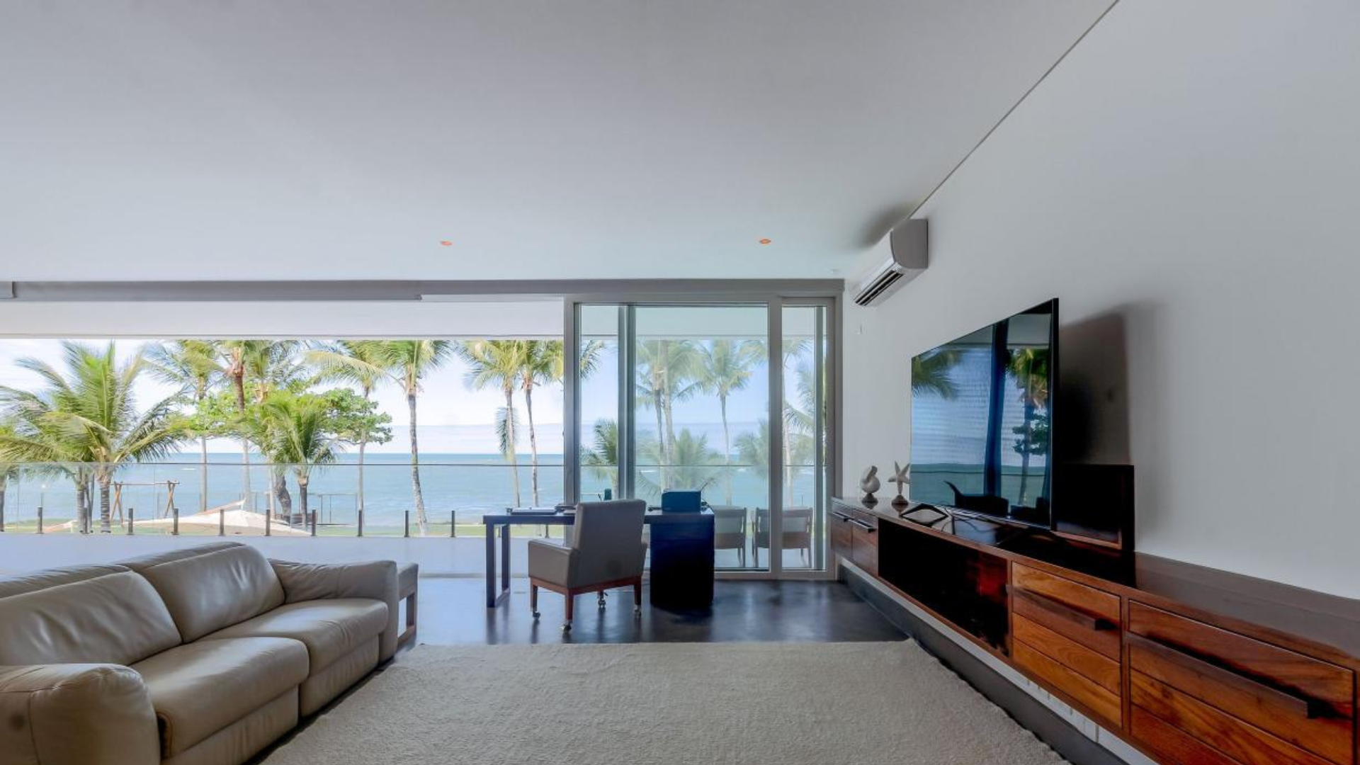 Luxury Beachfront Villa